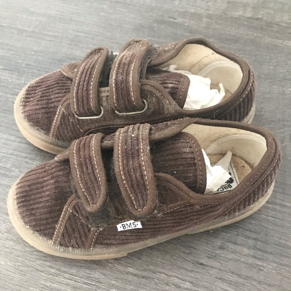 ⭐️ Buckle My Shoe‎ Corduroy Velcro Shoes - Picture 1 of 3